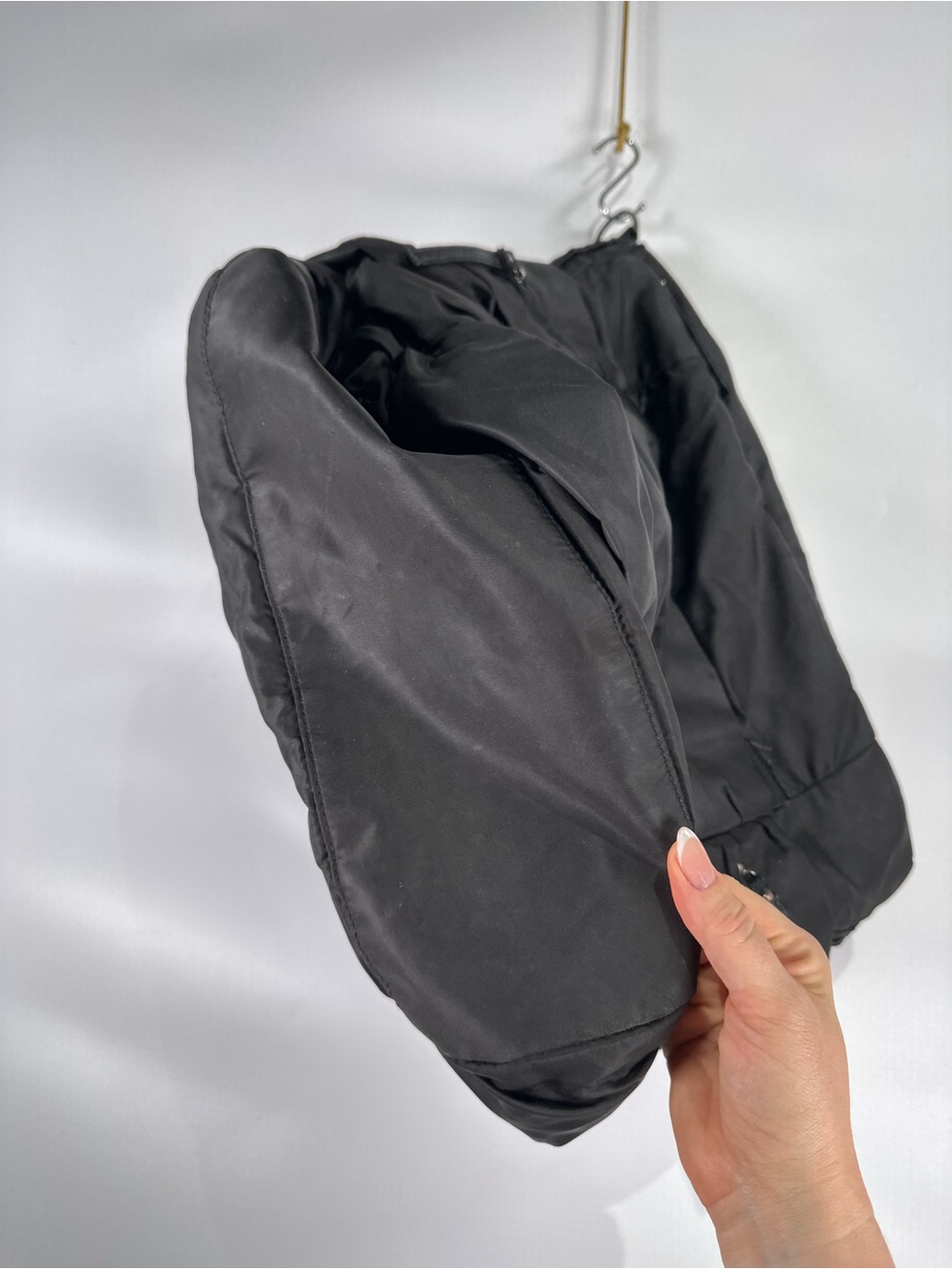 Lululemon Triumphant Tote Ruched Pleated Top Zip Nylon Black OS - Picture 5 of 13